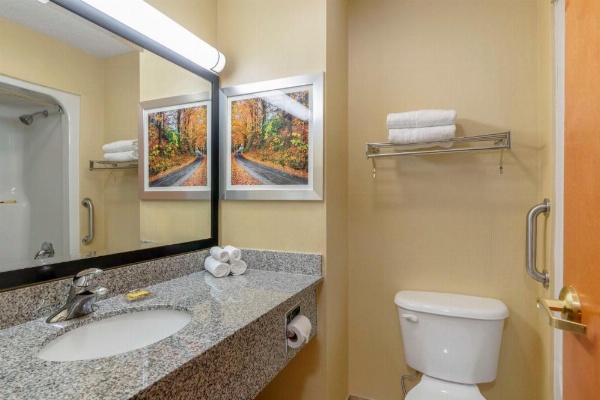 Best Western Plus New England Inn & Suites image 19